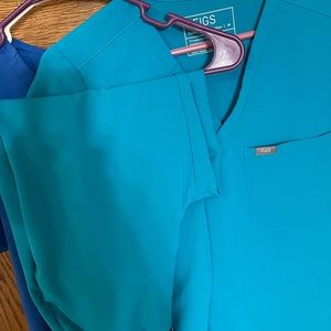 Figs,turquoise,Catarina one pocket top, Zamora high waisted joggers (Tall)